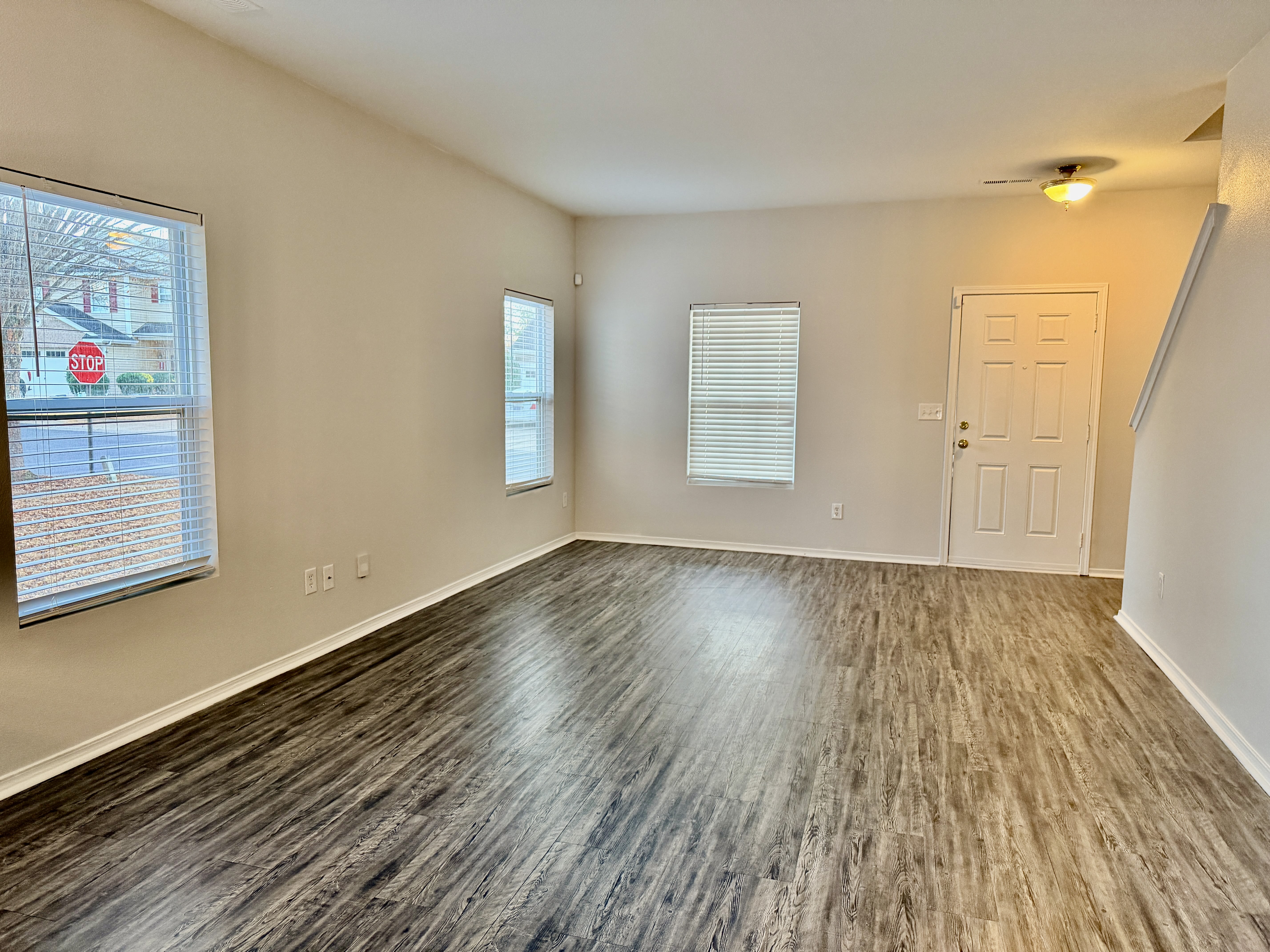 1050 Black Oak Drive – photo 3