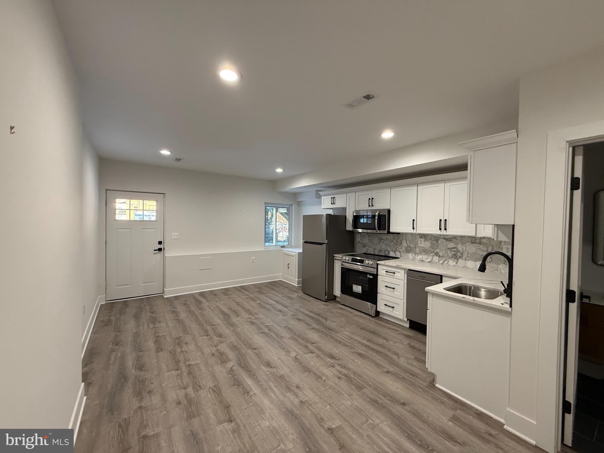 3923 ROLAND Avenue – photo 2