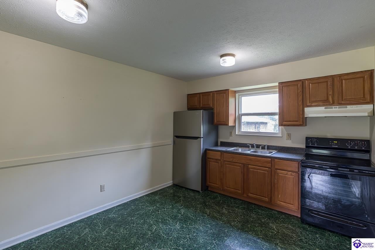 390 Elm Road – photo 4