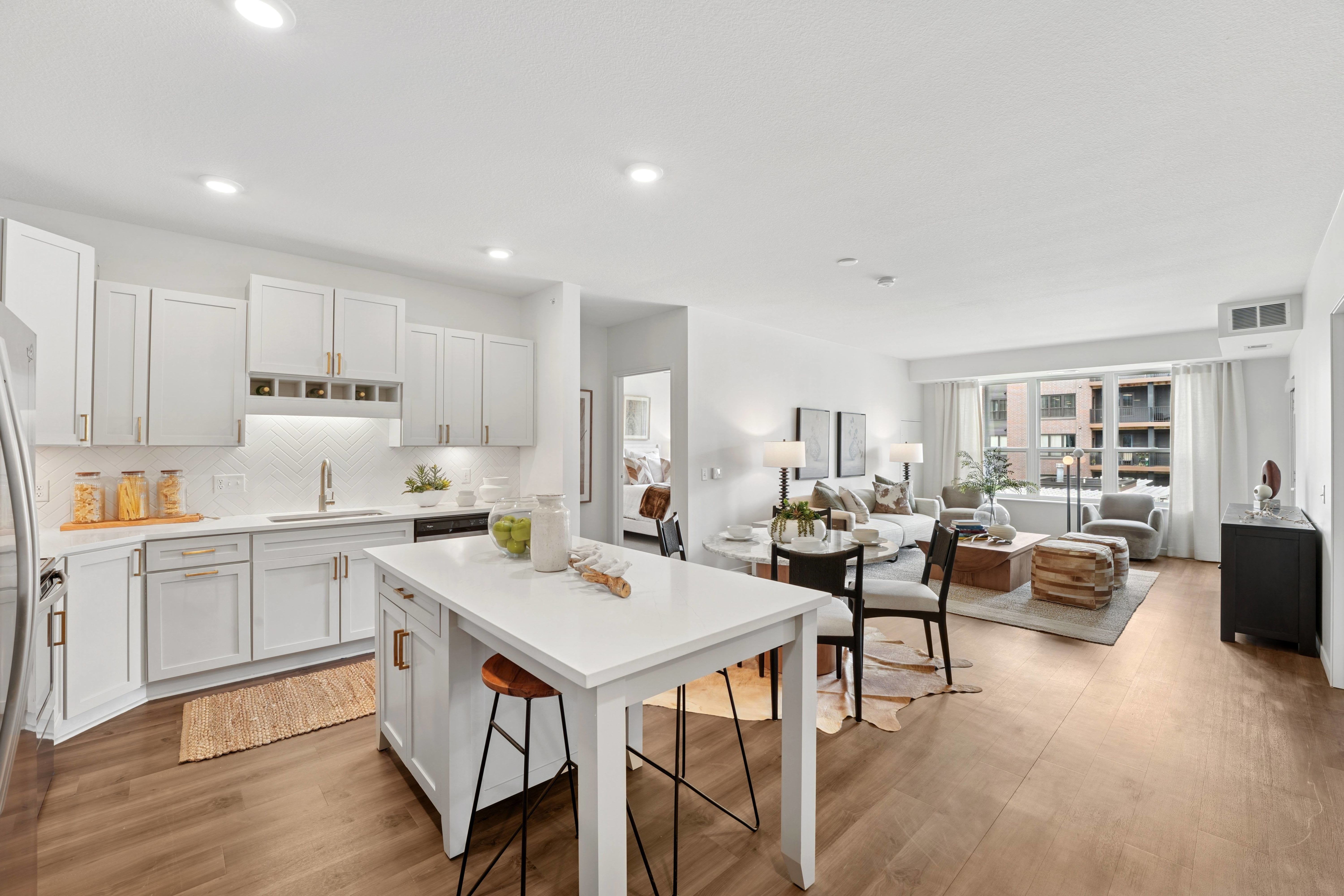 610 West – photo 2