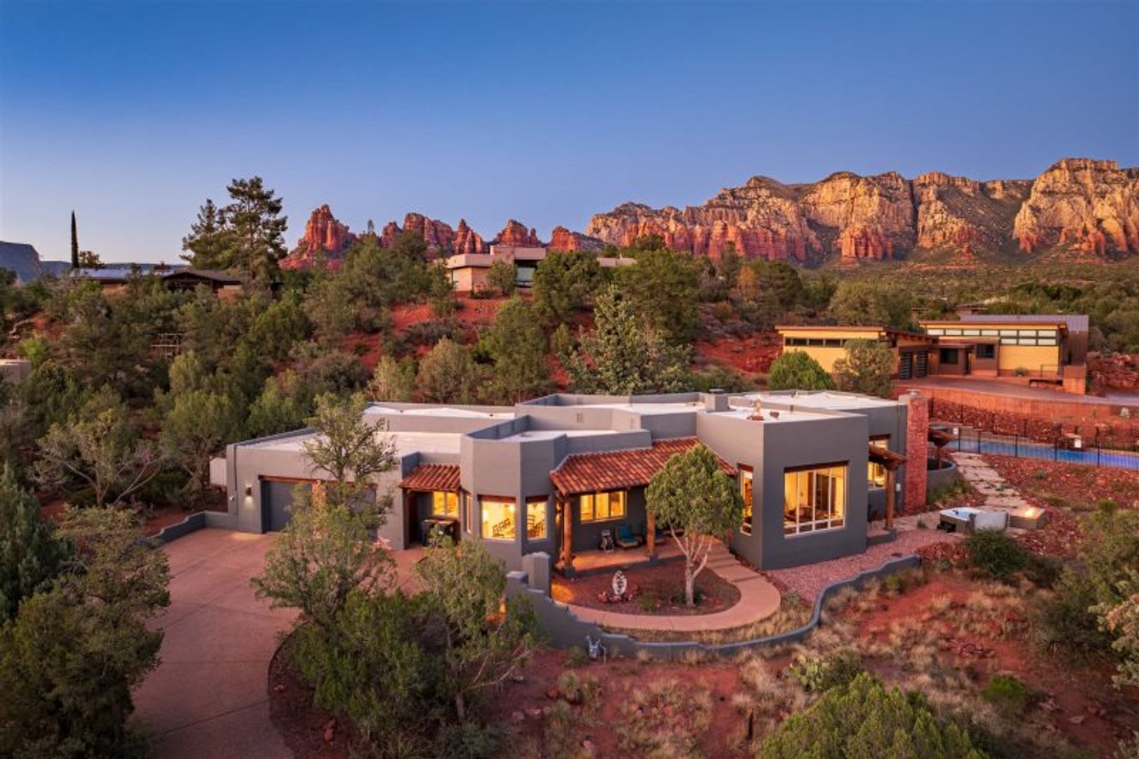 Breathtaking Luxury Home Basking In Sedona S Red Rock Mountains Salt Pool Hot Tub Fire Pit Javelina House – photo 1