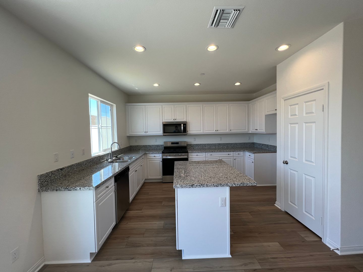 Newer 2022-Built, 4BR Home with Solar, Loft, Downstairs Bedroom, and Backyard – photo 4
