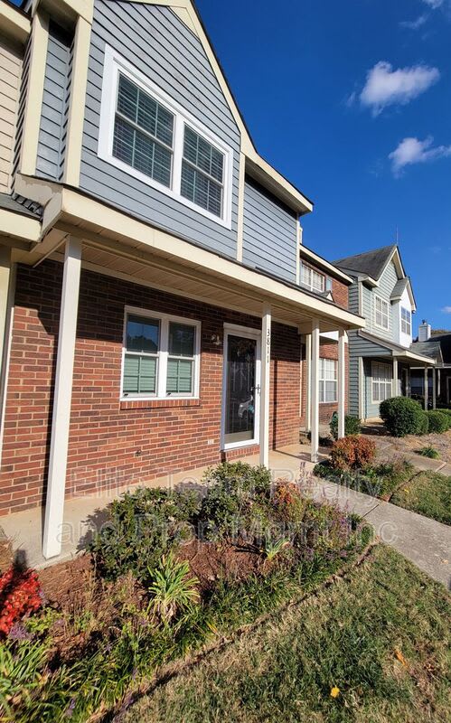 3811 Mosscroft Lane – photo 2