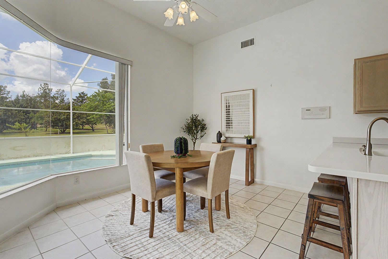 Resort Style Living- 4/2 Private Pool in Rainbow Springs Woodlands – photo 5