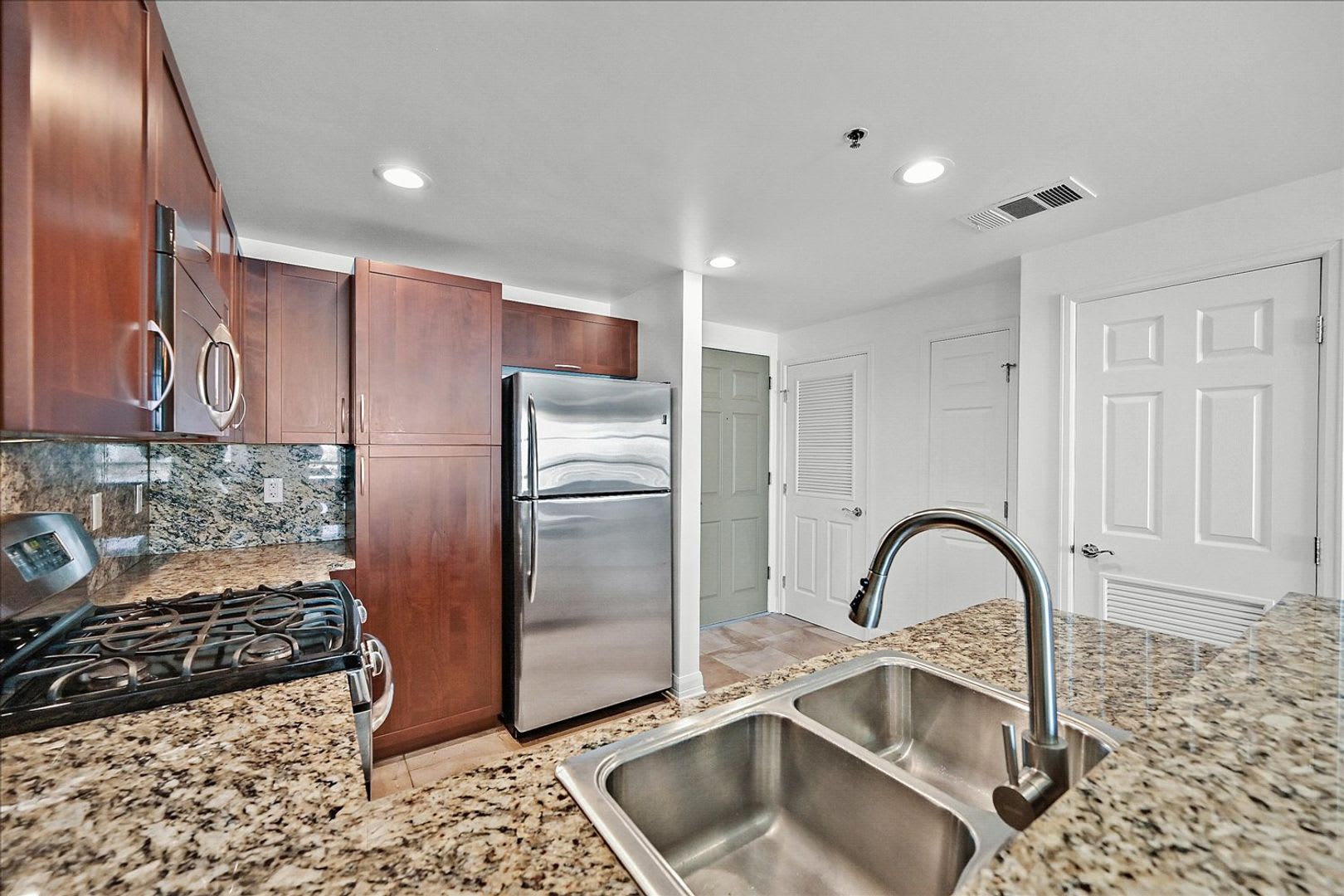 Luxury High-Rise Condo on Downtown Fremont Street! – photo 5