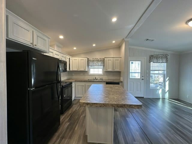 1670 Genie St – photo 2