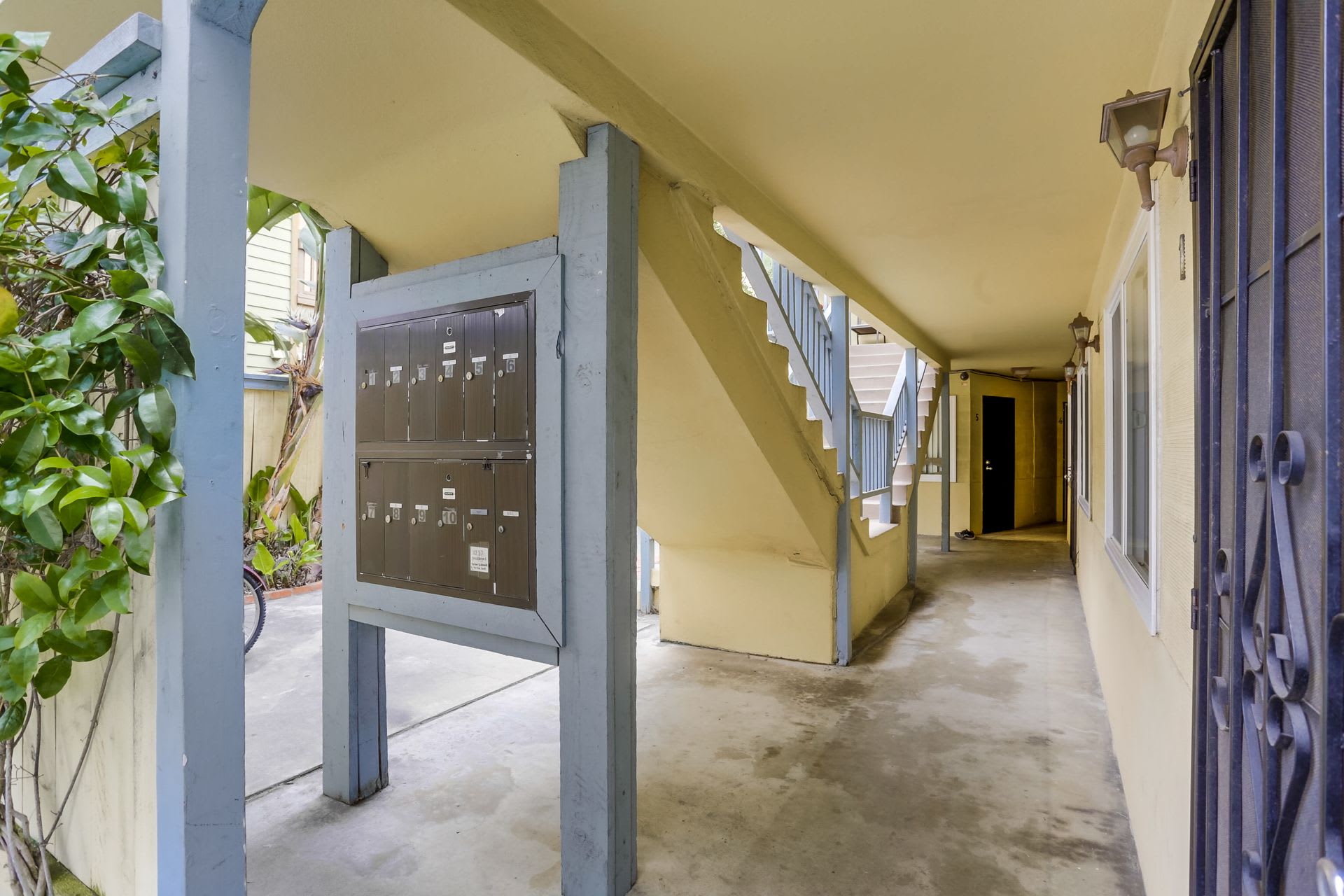Studio in Pacific Beach Apartment Community – photo 2