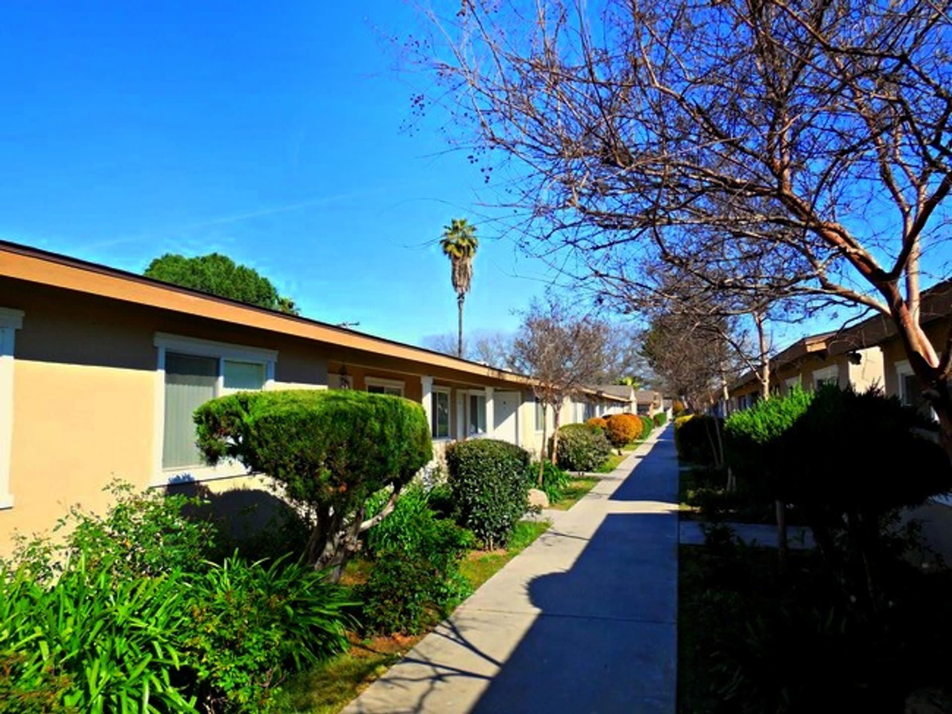 Garden Square Apartments 3 Bedroom, 2 Bath – photo 2