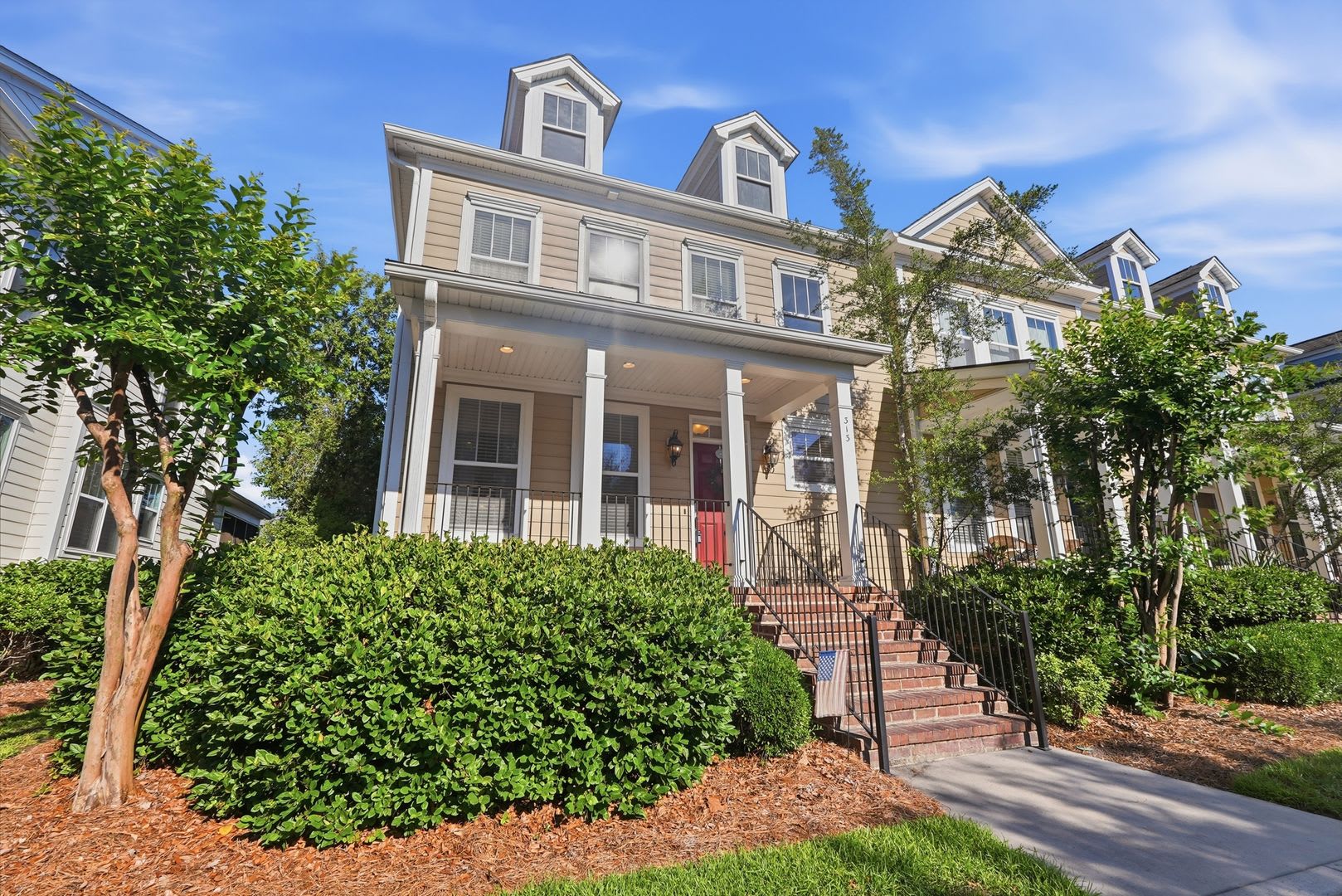 313 Lakeview Drive – photo 2