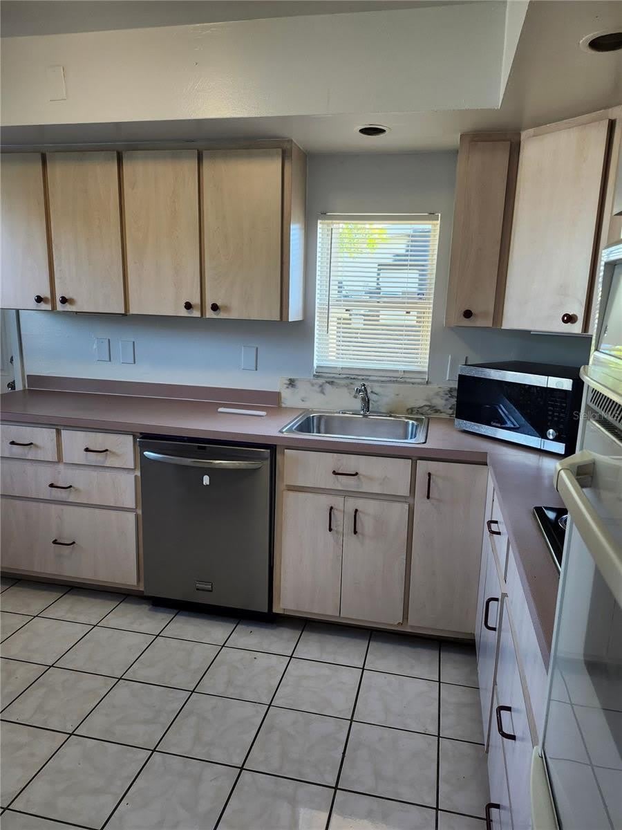 2220 Birchcrest Boulevard – photo 5