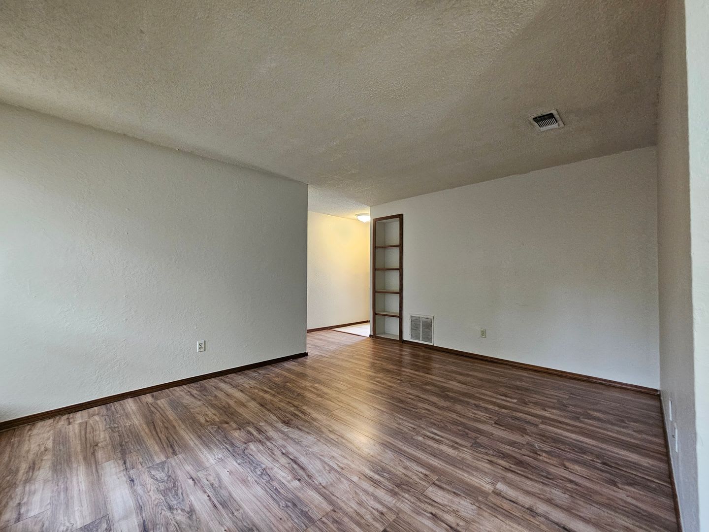 (3) Bed/(2) Bath in West Norman Avail NOW! – photo 2
