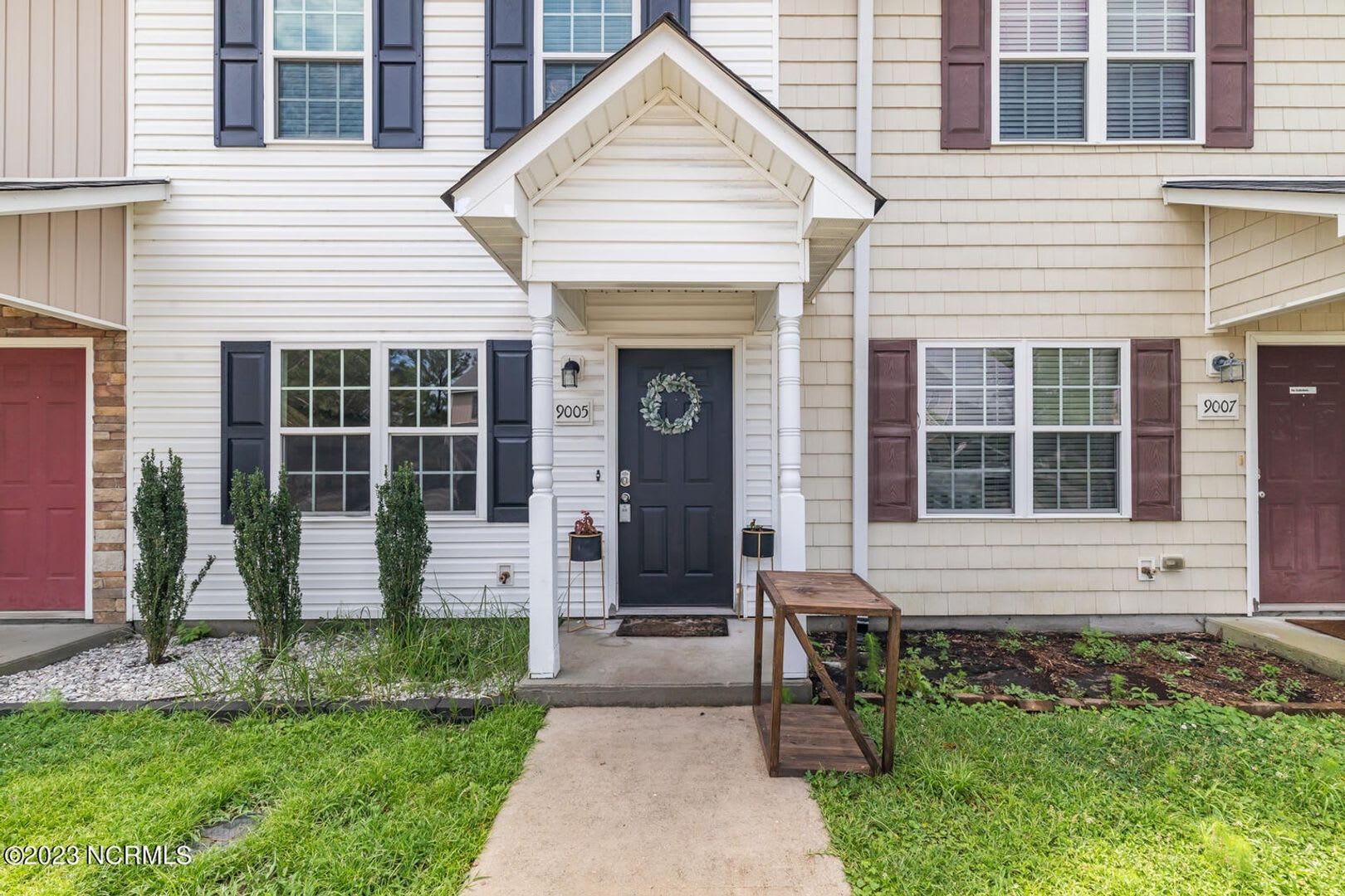 2 Bed 2.5 Bath Townhome – photo 4