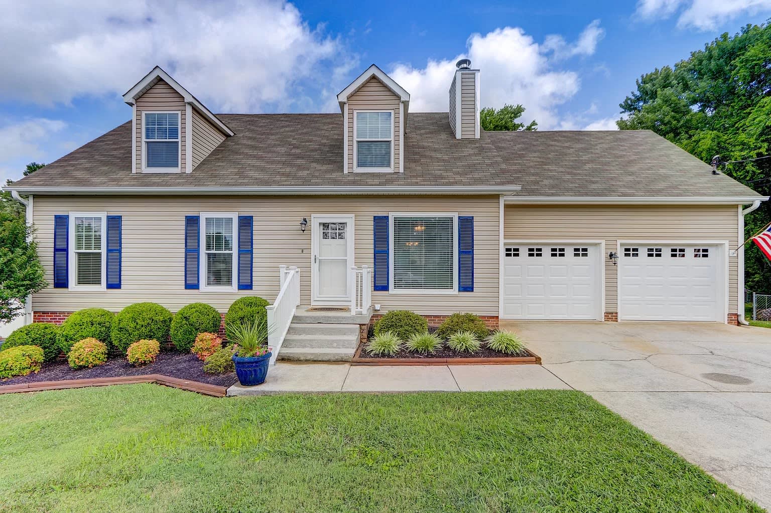 601 Blackburn Dr – photo 1