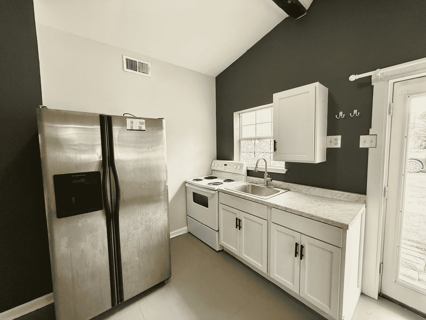 Ultimate Downtown Studio Vibes For Only 1 050 Mo – photo 4