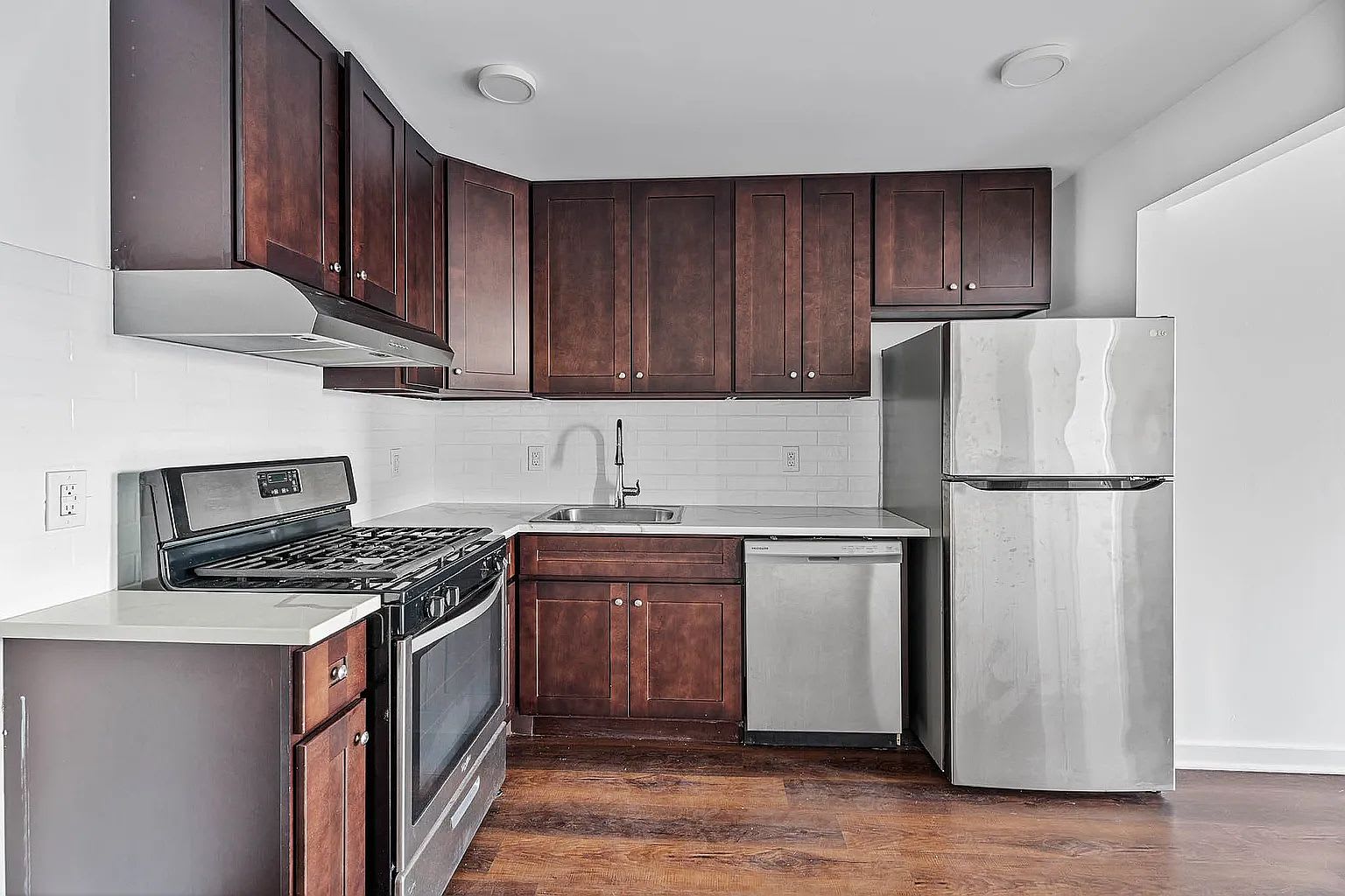 864 Willoughby Ave Apt 3A – photo 3