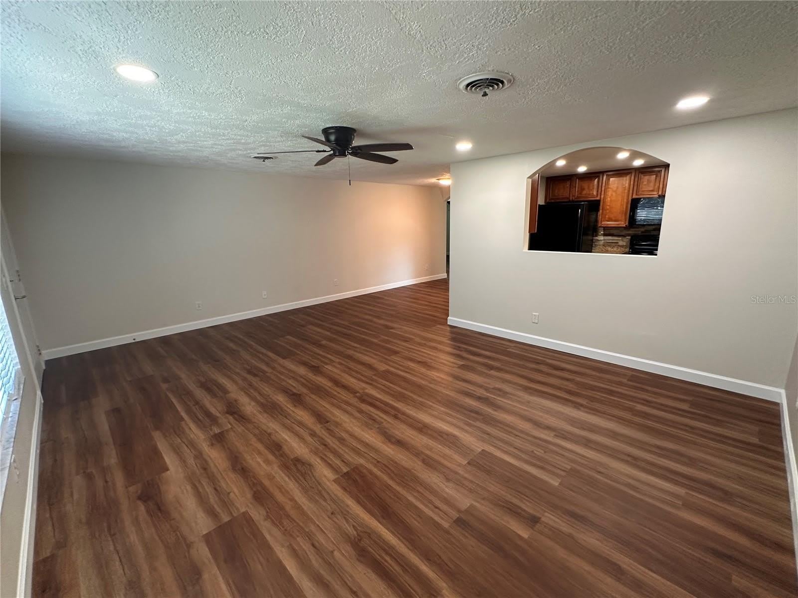 855 STEWART Street – photo 4
