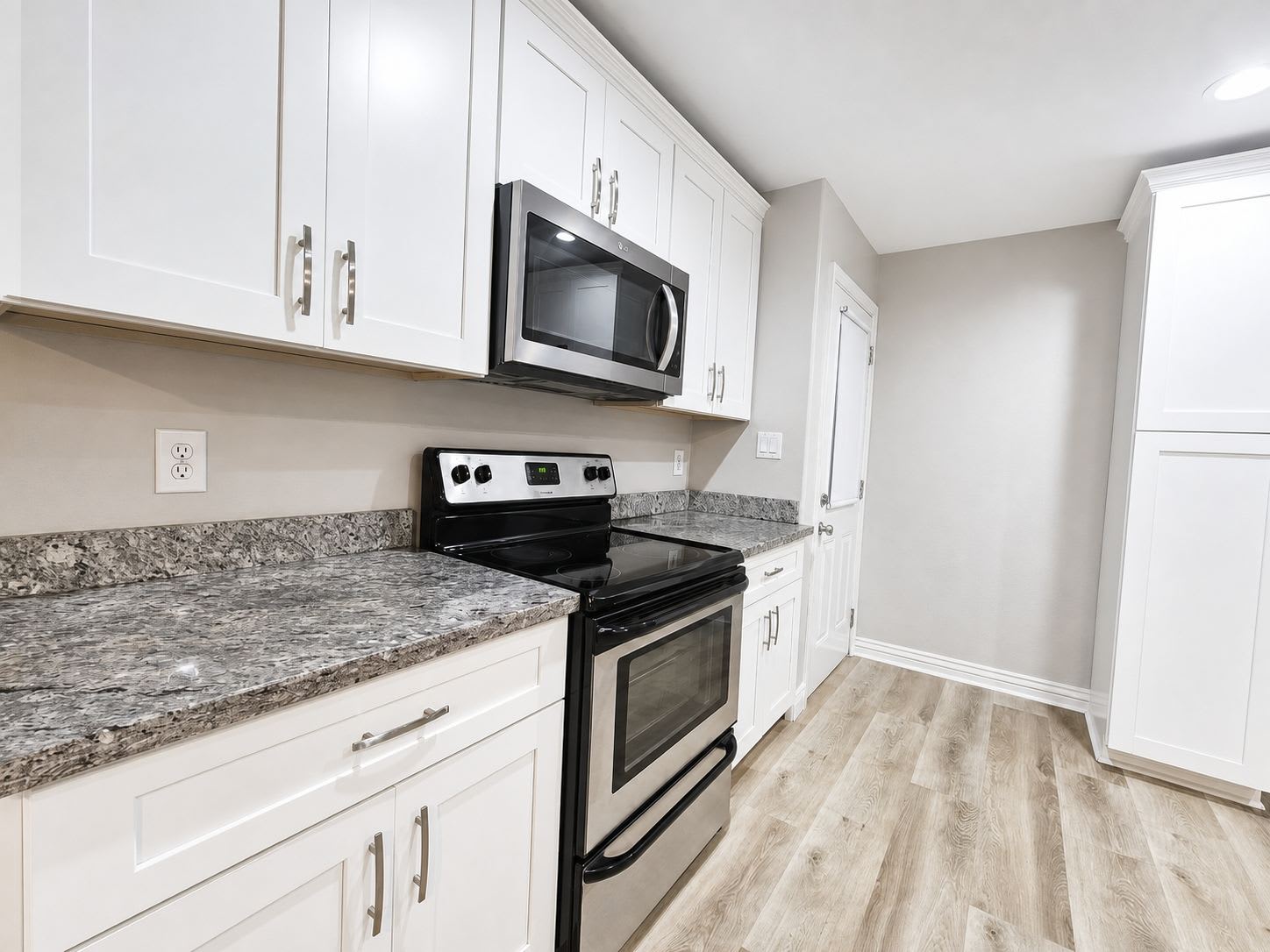 5208 South 11th Avenue – photo 4