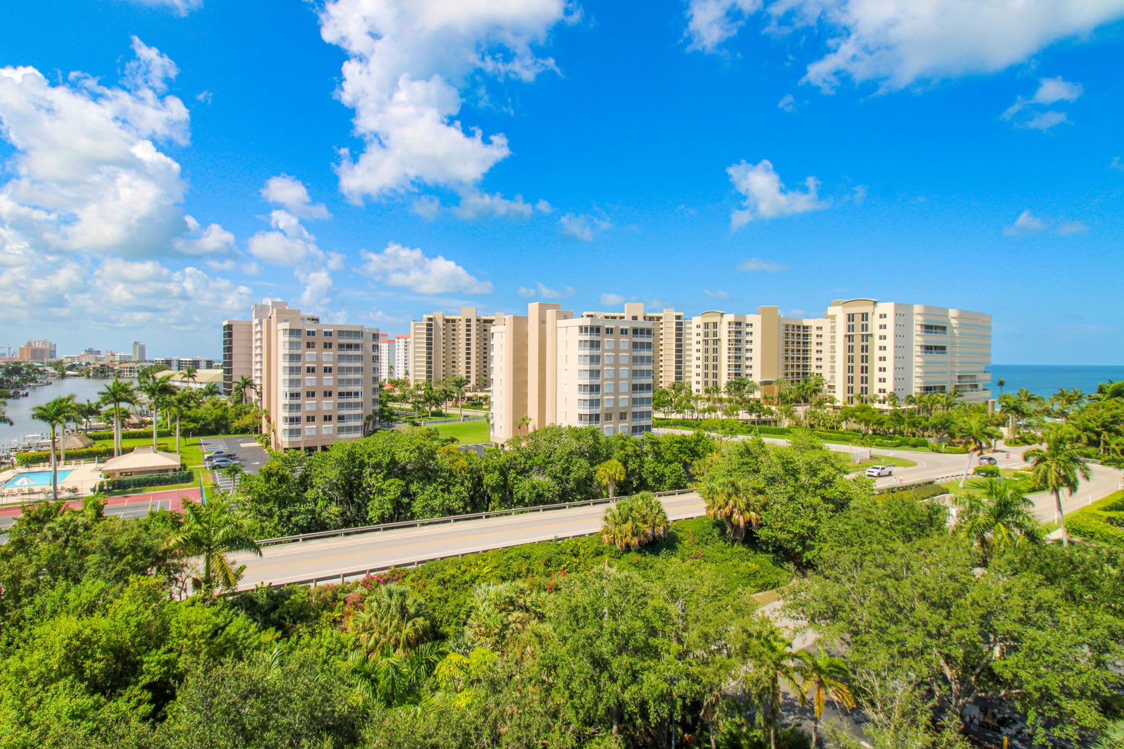**VANDERBILT TOWERS**3BEDS/2BATHS**BAY VIEWS**WALK TO THE BEACH** – photo 5