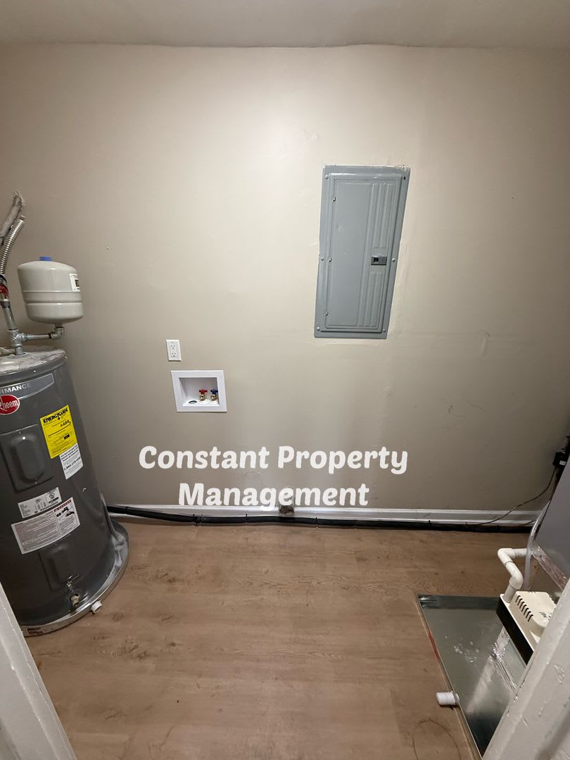 Fully Renovated 4 Bedroom Home with Fenced Yard – Available Now! – photo 3