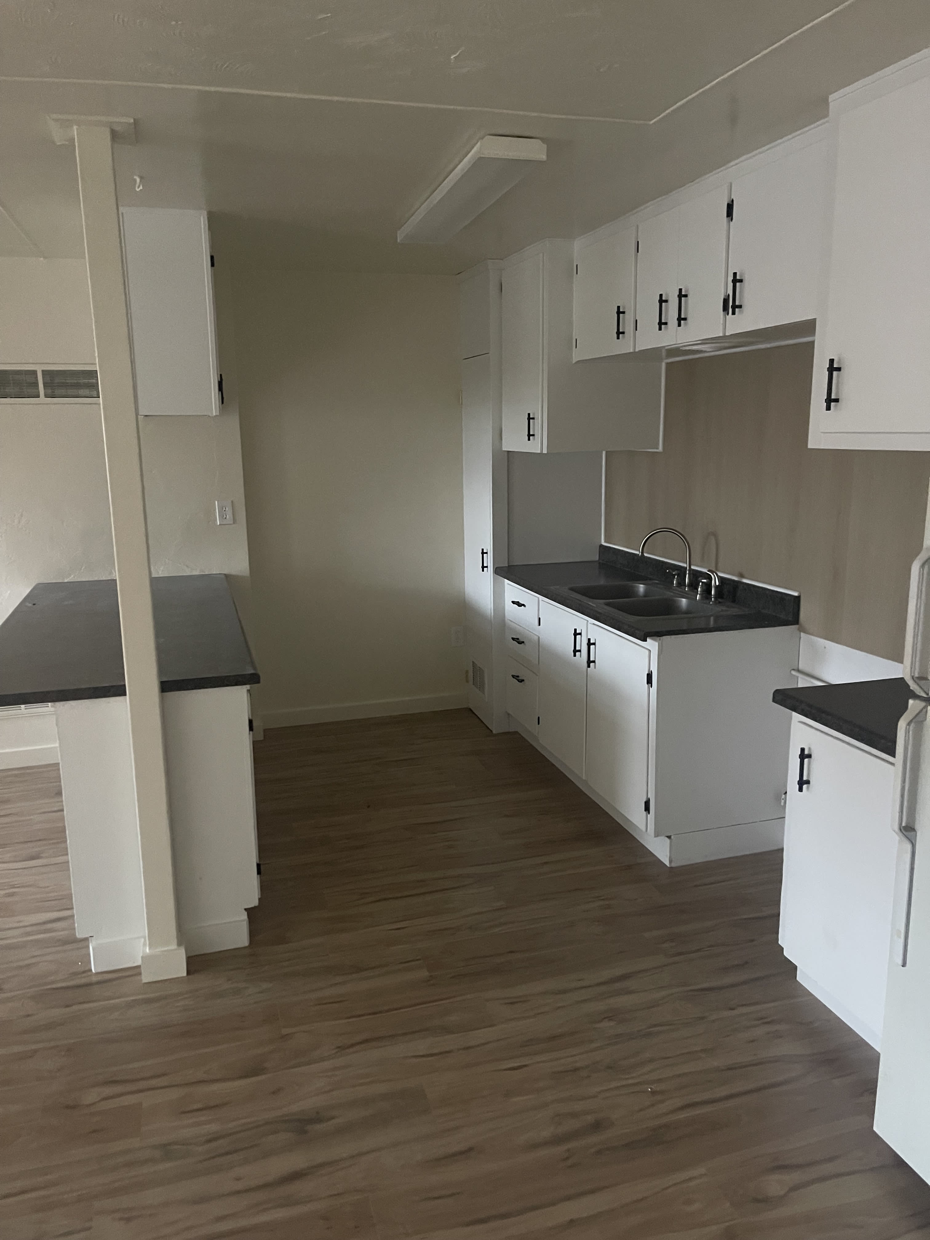 1560 Ronald Ave – photo 2