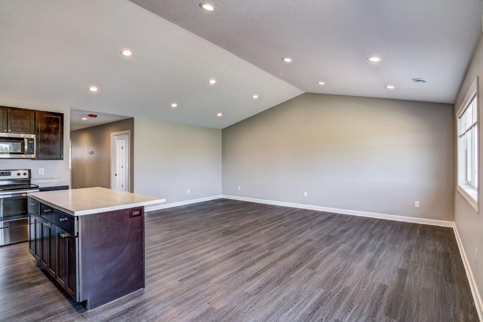 3 Bedroom Town Home, Association Maintained Lawn & Snow Removal Included – photo 5