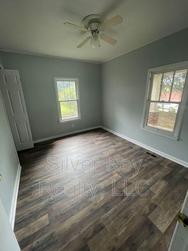 914 East Madison Avenue – photo 5