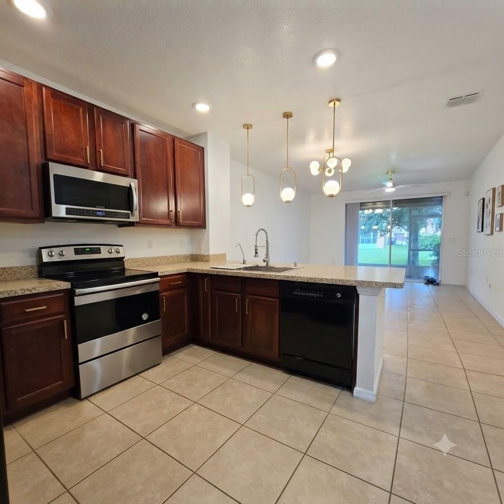 1561 CHELSEA Drive – photo 2
