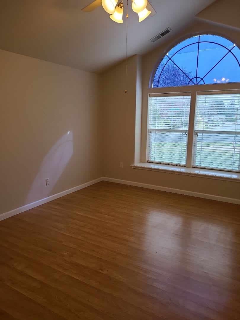 Spacious 3 Bed, 2 Bath Home on a Corner Lot in Southwest Medford – photo 4