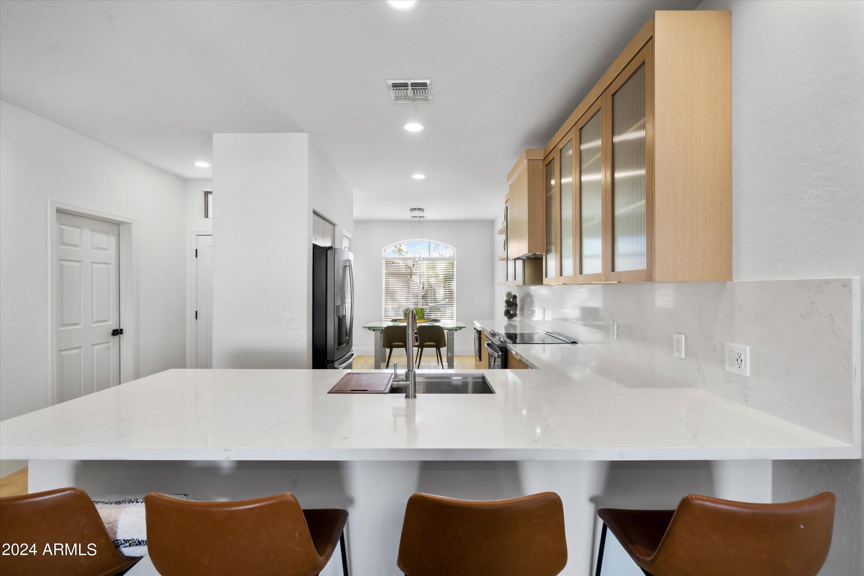 1084 E SUSAN Lane – photo 3