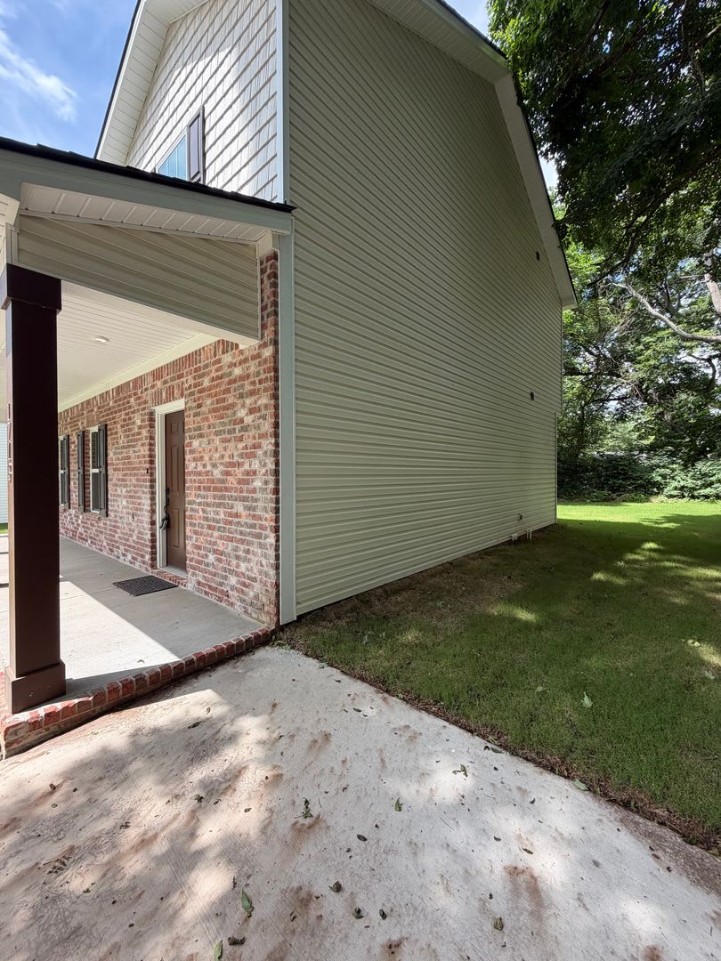 3 Bedroom 2.5 Bath 1,732 sq ft – photo 2