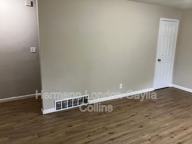 1143 Congress Ave – photo 2
