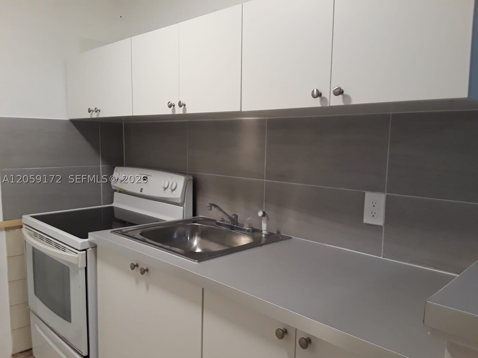 5647 Hayes St – photo 5
