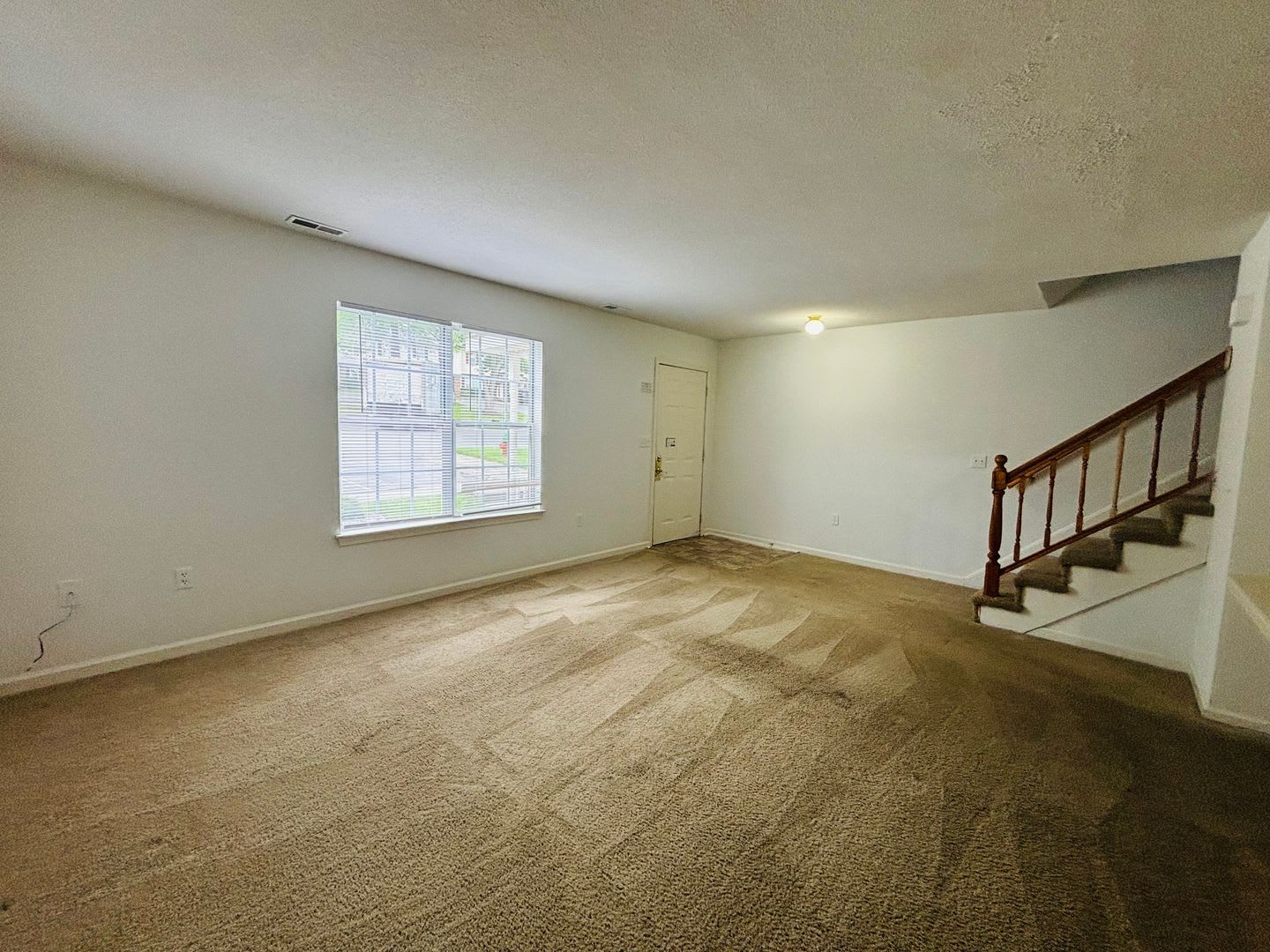4 Bedroom 3 Bath with Den Townhouse – photo 5