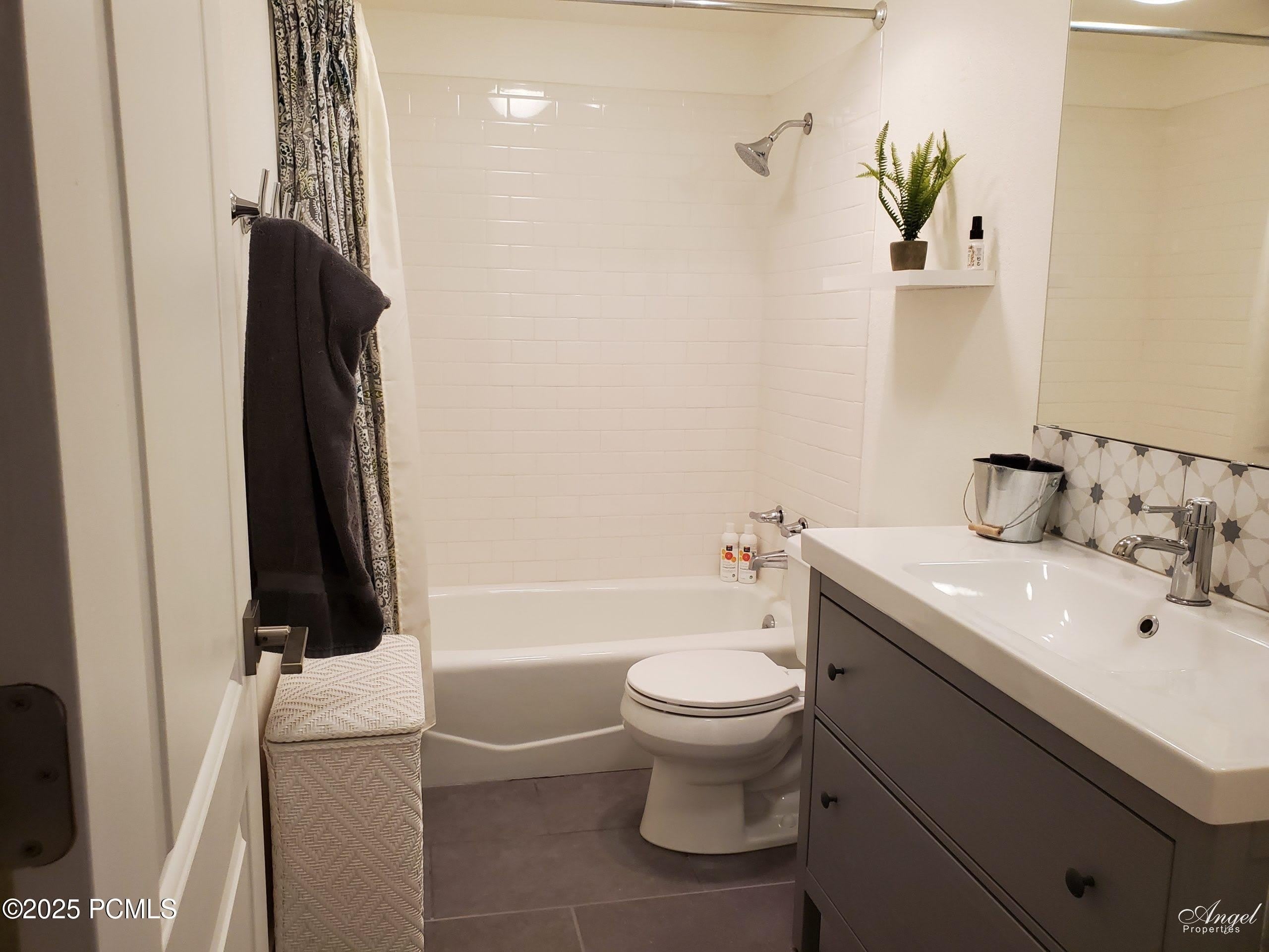 1530 Empire Avenue – photo 5