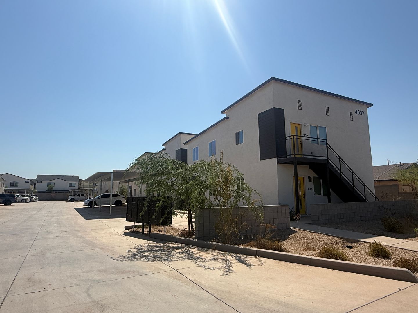 Newer Condo Built 2025, 3 bed, 2 bath, Vinyl wood floors, White cabinets, Quartz Counter tops – photo 5