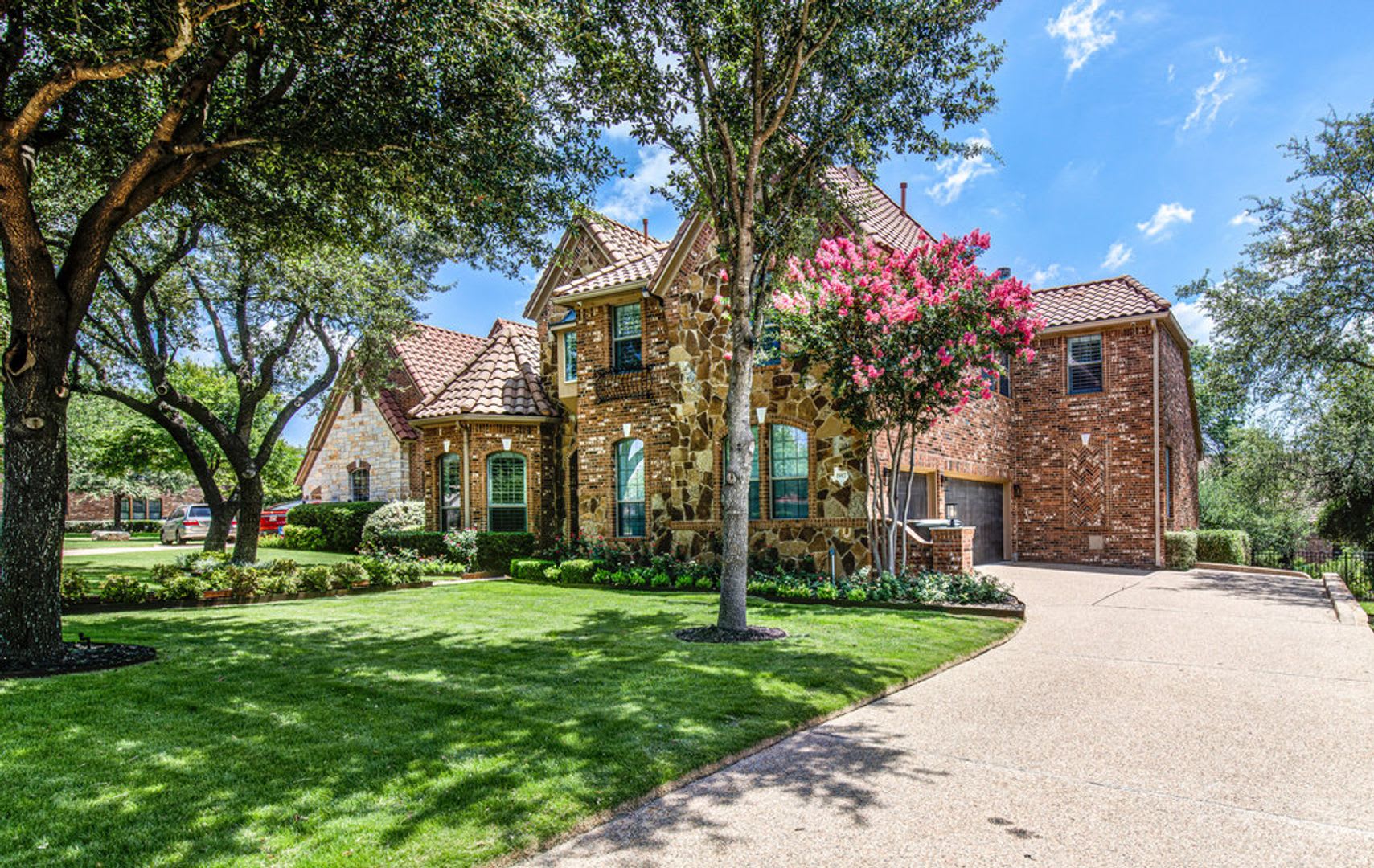 **TWO WEEKS FREE RENT!!** Gorgeous Home in Gated UT Golf Club with tons of Custom Upgrades! – photo 2