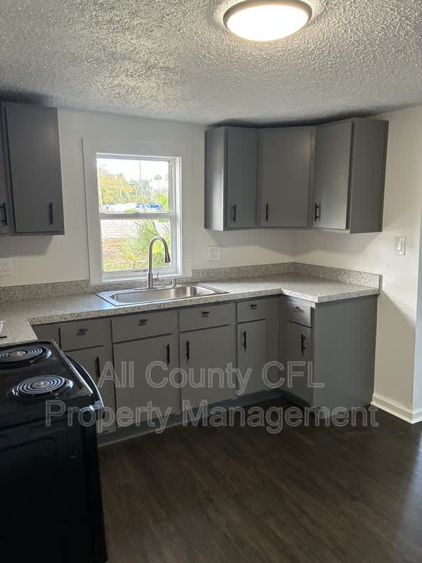 812 Marion St – photo 2