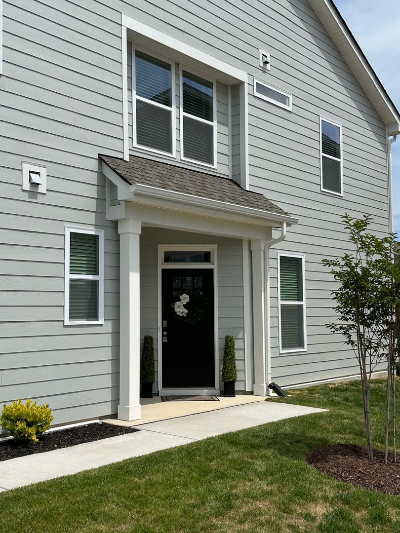 *** ONE MONTH FREE RENT w/ 12 MONTH LEASE*** New Construction Home-Hendersonville – photo 2