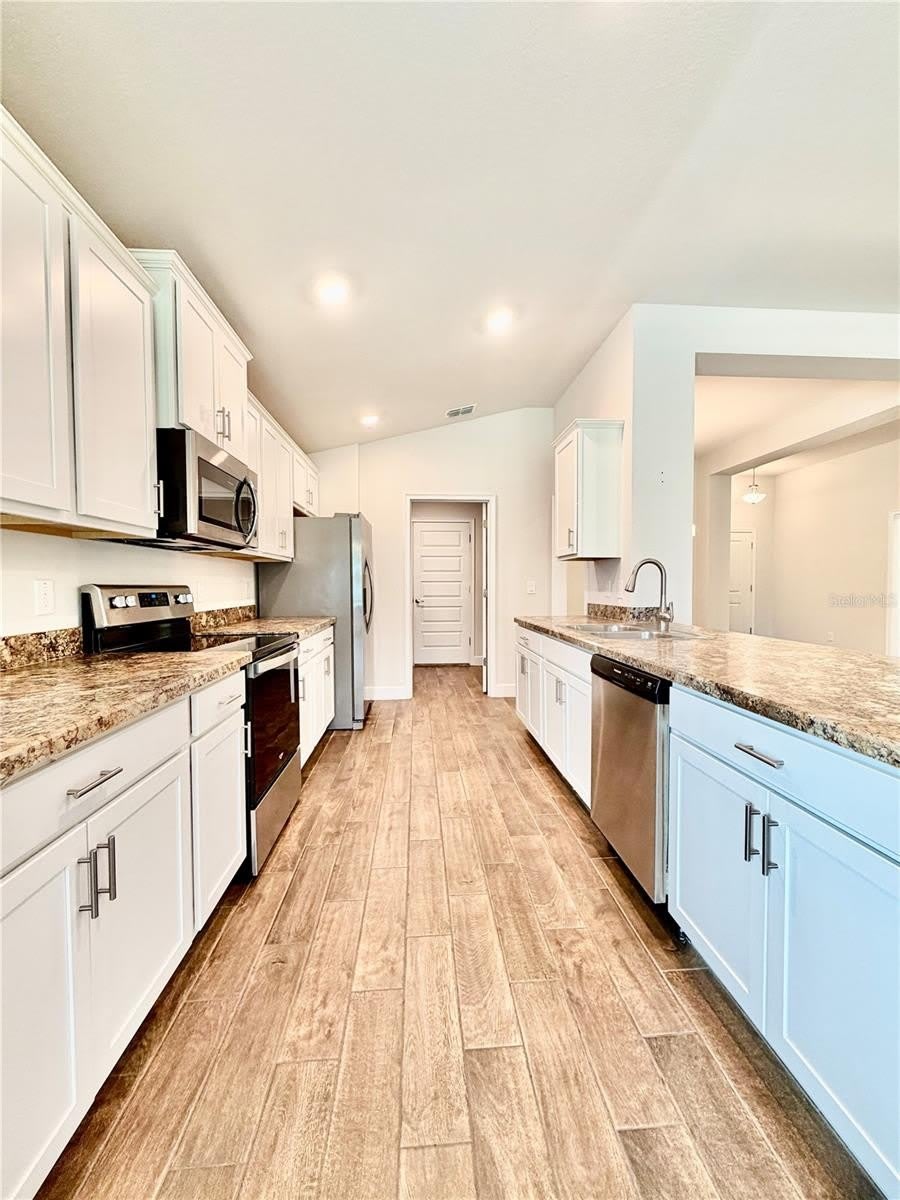 633 W REXFORD Drive – photo 3