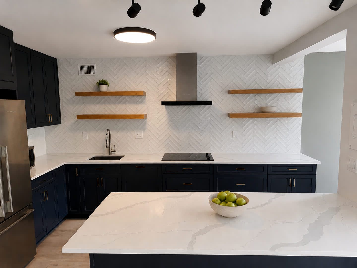 Renovated 1 Bdrm 1 5 Bath Condo Utilities Parking Included Available Now – photo 2
