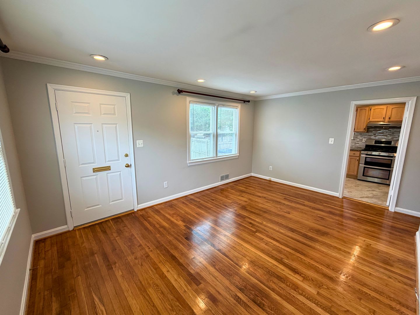 Immaculate 3 bedroom 1.5 bathroom Rambler home in Falls Church – photo 4