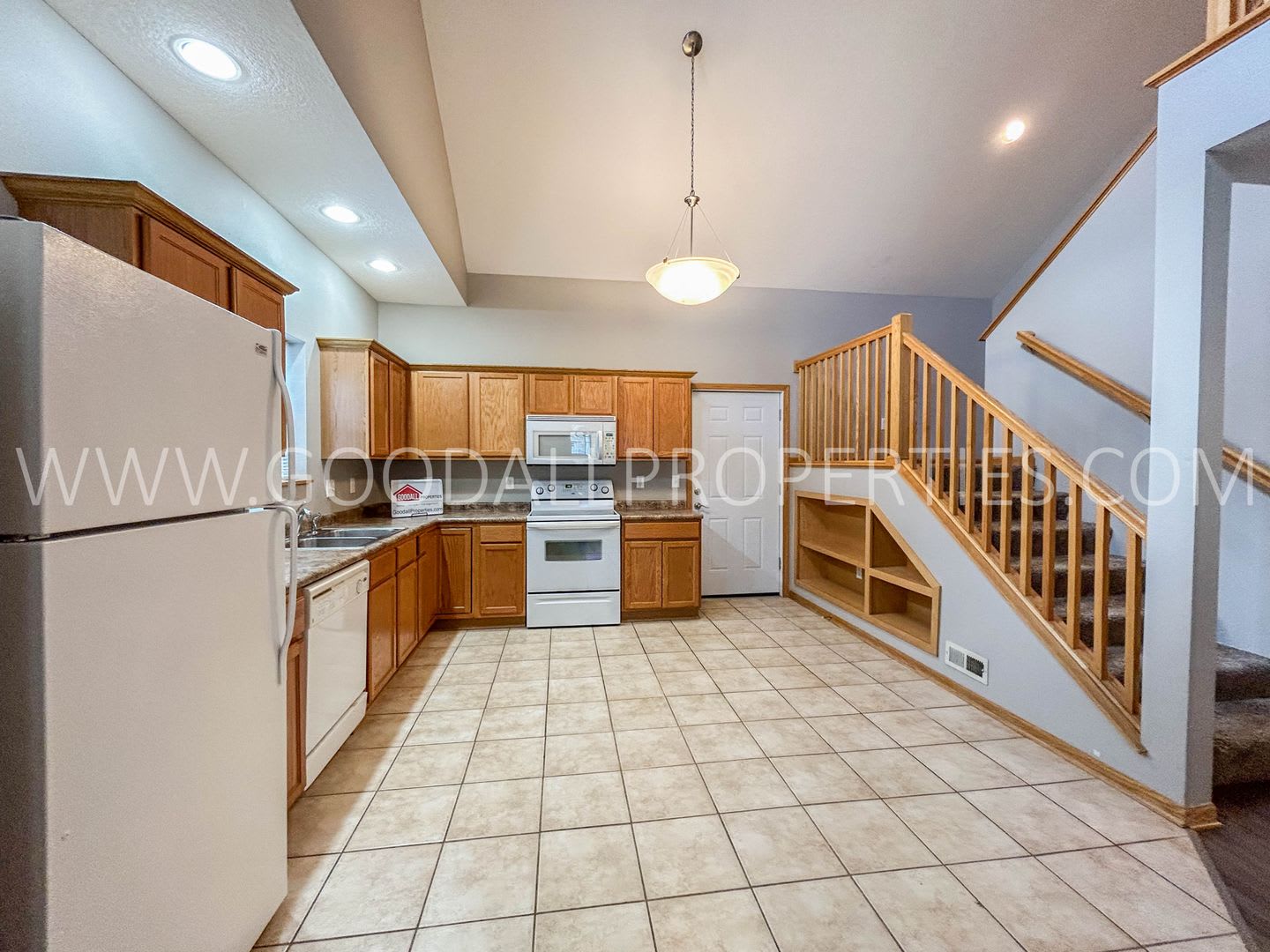 3 Bedroom, 2.5 Bath Corner lot Townhome in Urbandale – photo 3