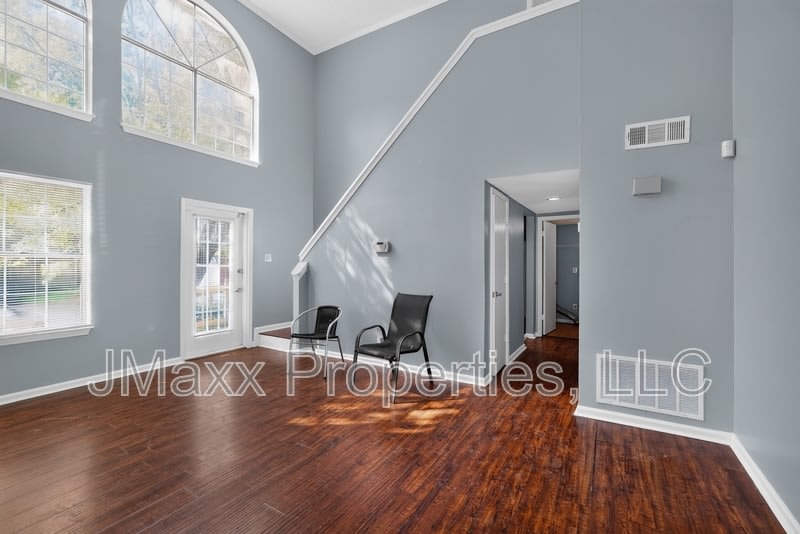 1024 Wiltshire Way Northwest – photo 2