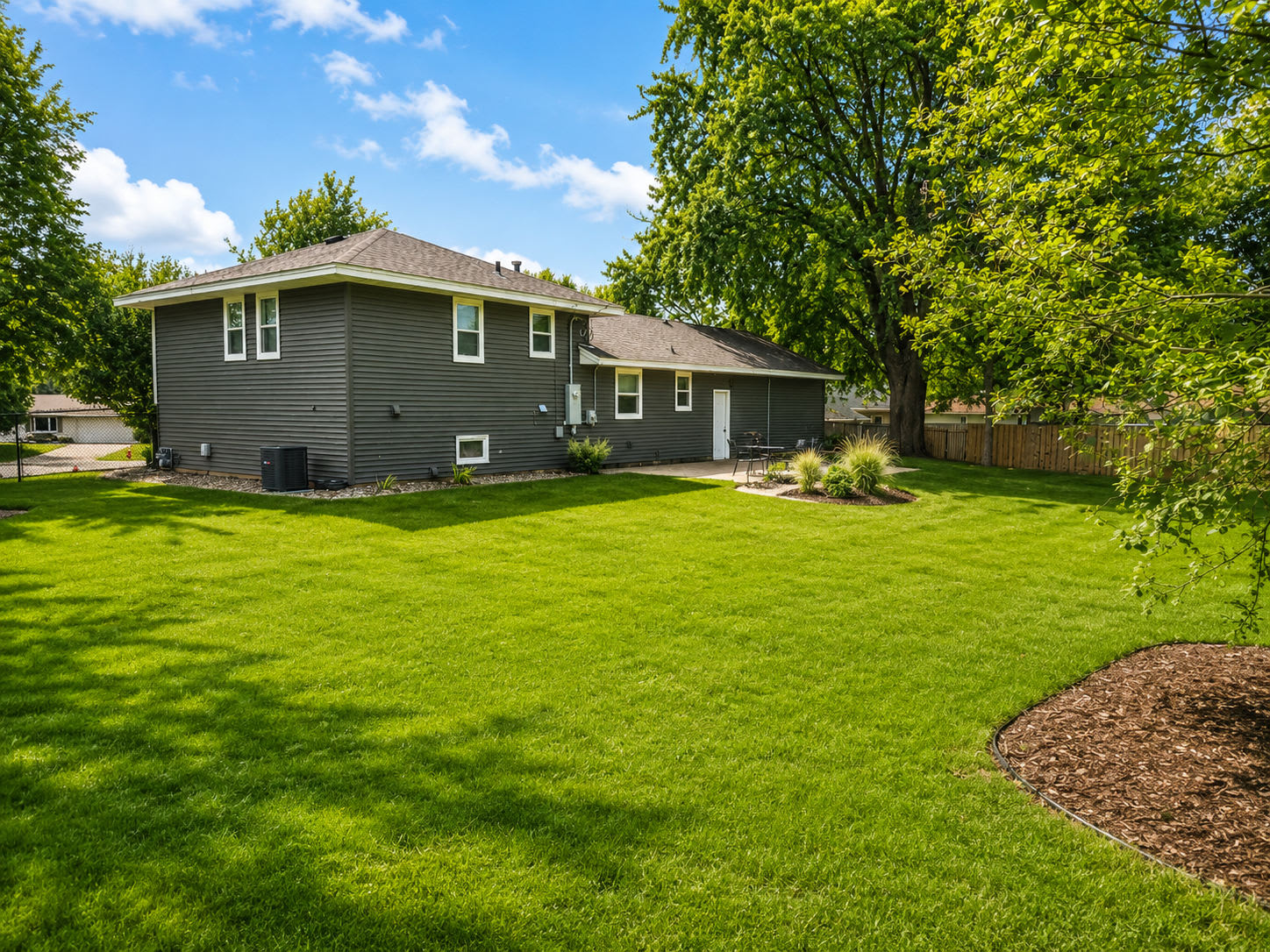 921 Oriole Dr – photo 2