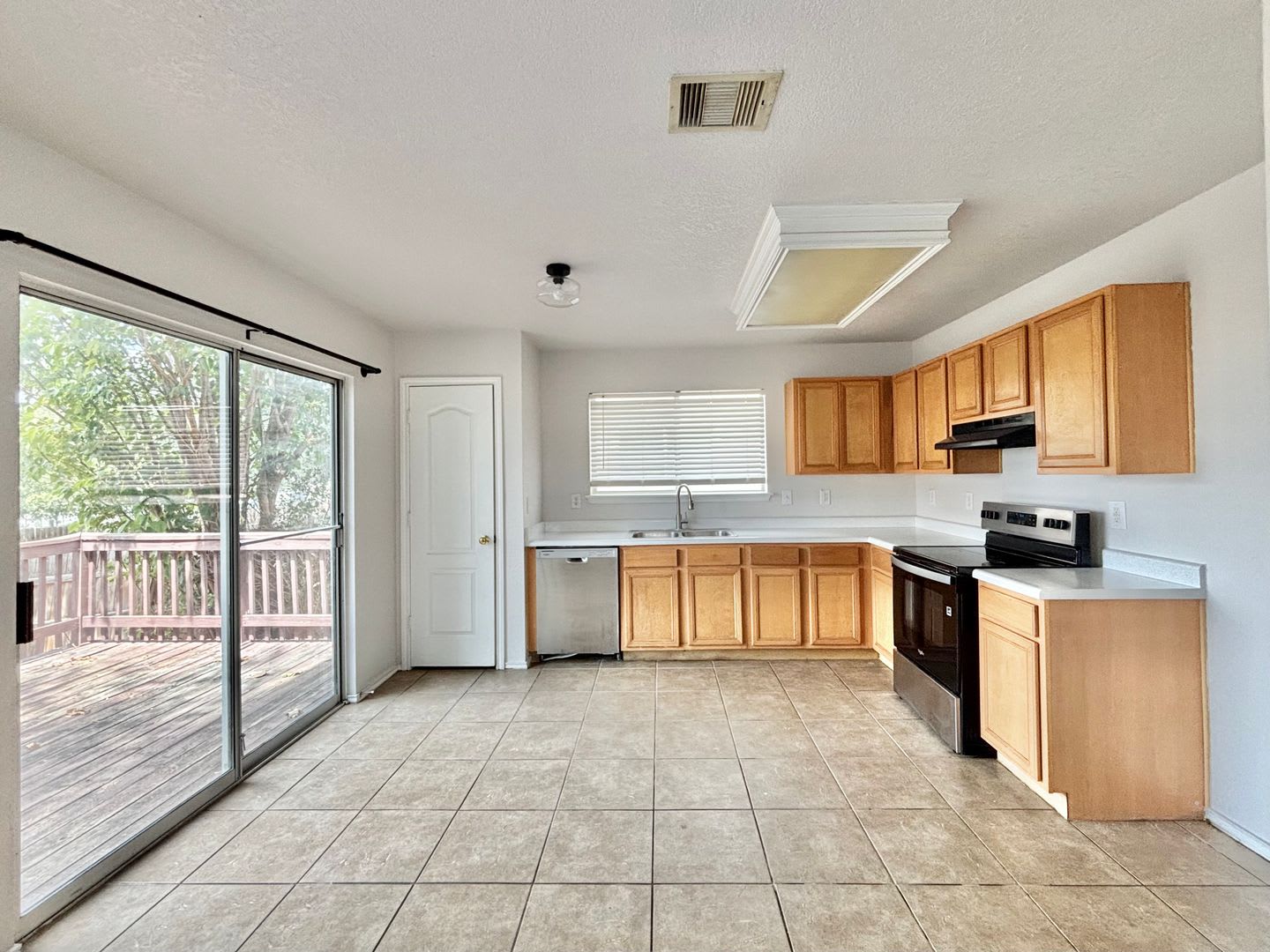 Spacious 2 story home! – photo 5