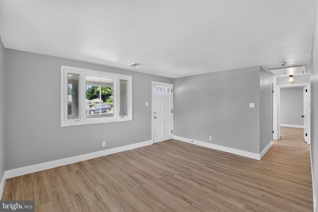 1539 RESERVOIR AVENUE – photo 4