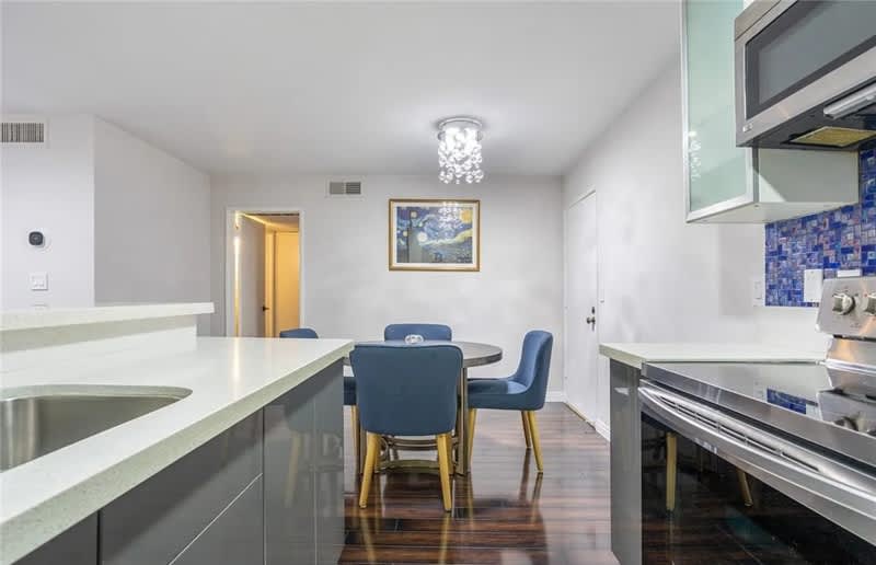 355 S Madison Ave – photo 4