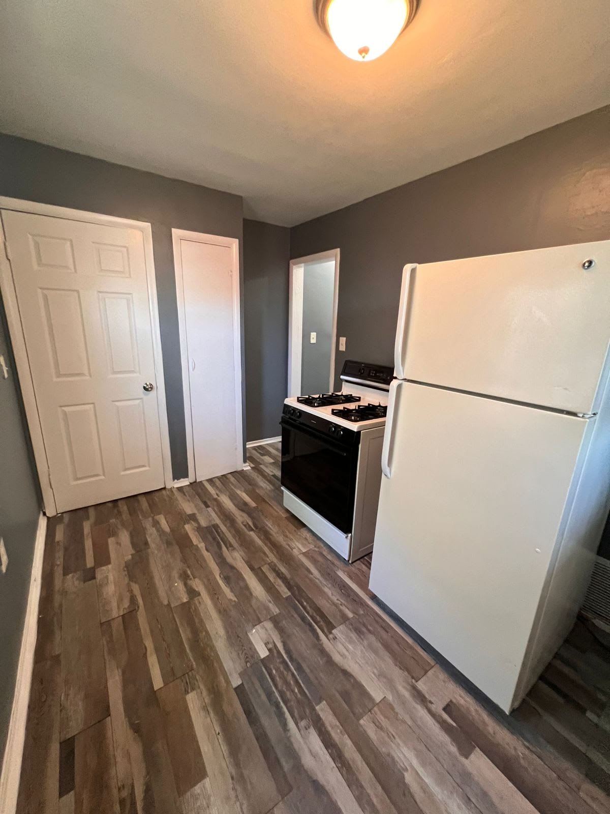 8832 Vaughan Street – photo 2