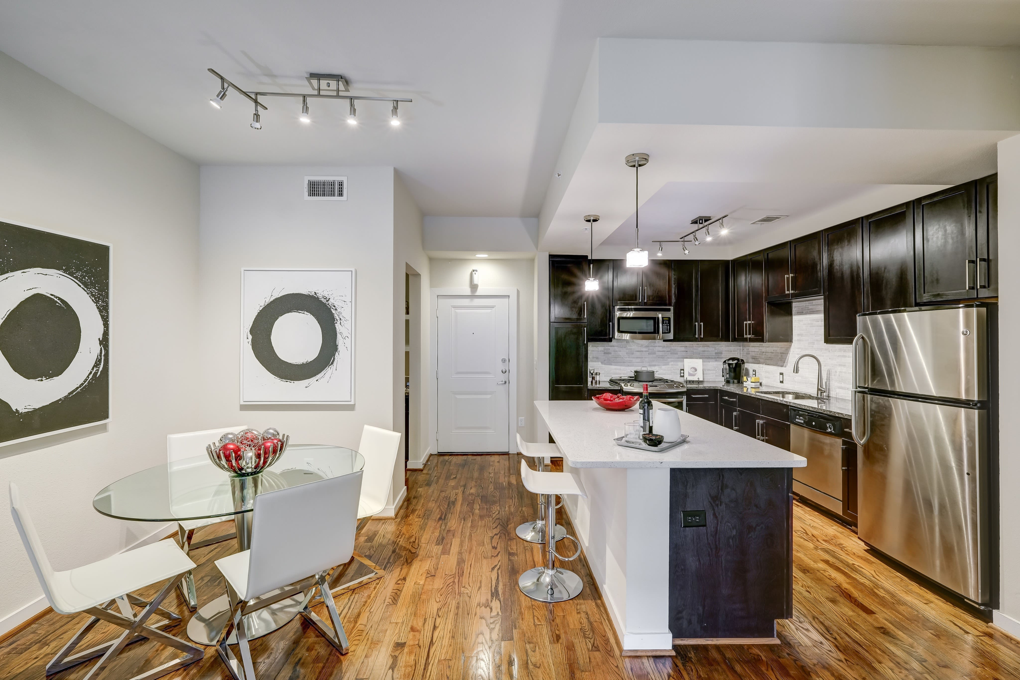 2900 West Dallas – photo 1