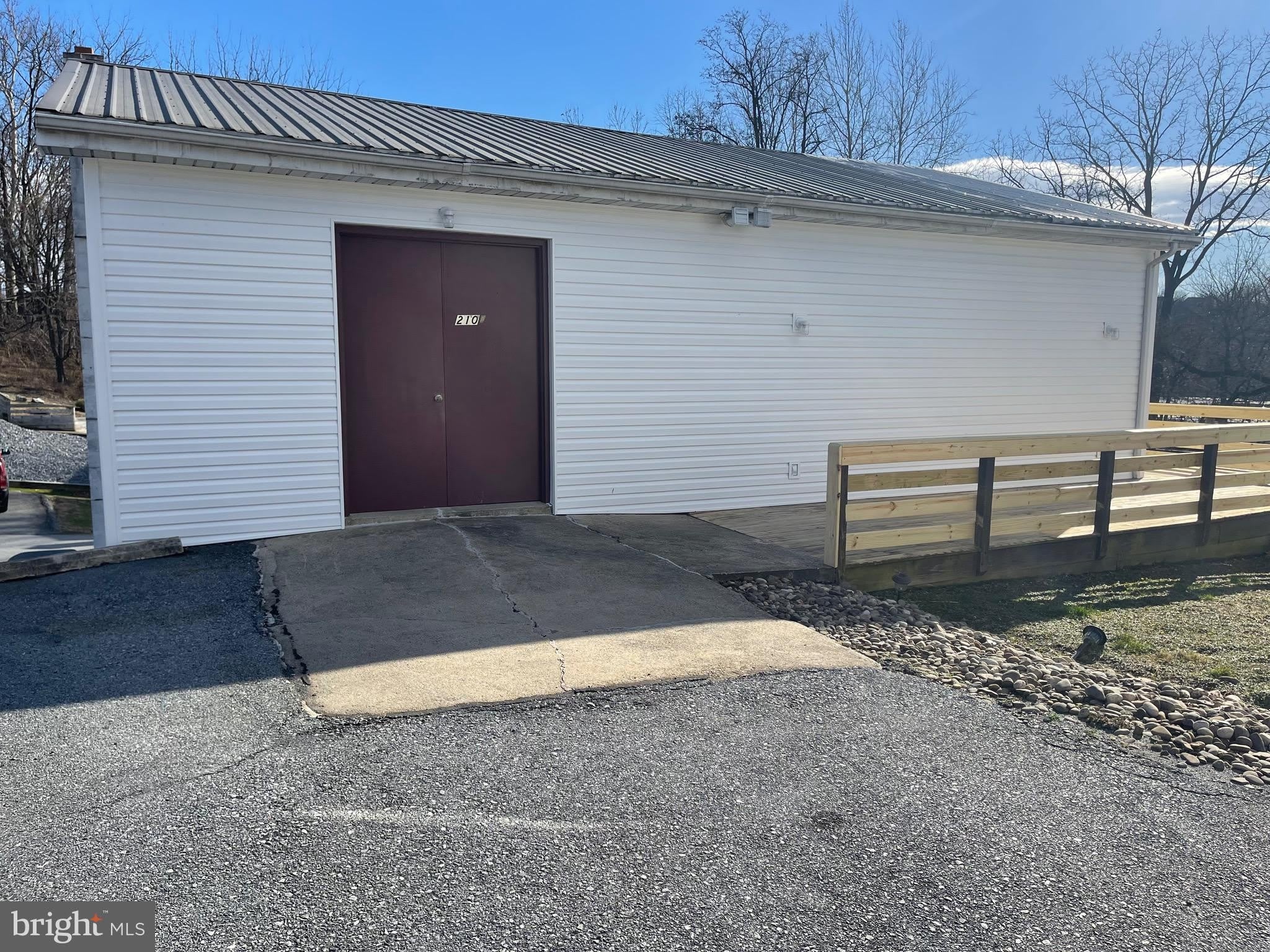 210 N CENTRE Avenue – photo 2
